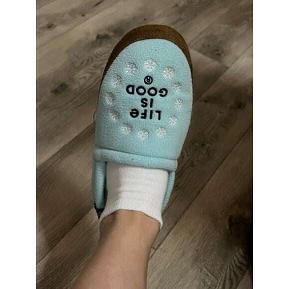 Life is Good brand soft light blue slippers - Picture 6 of 6